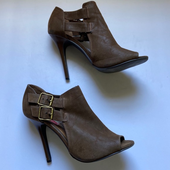 Chinese Laundry - Picture 1 of 4